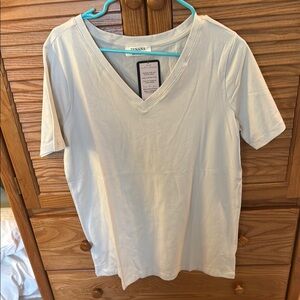 NWT 🌸 Cream V-Neck Women's Tee Size XL